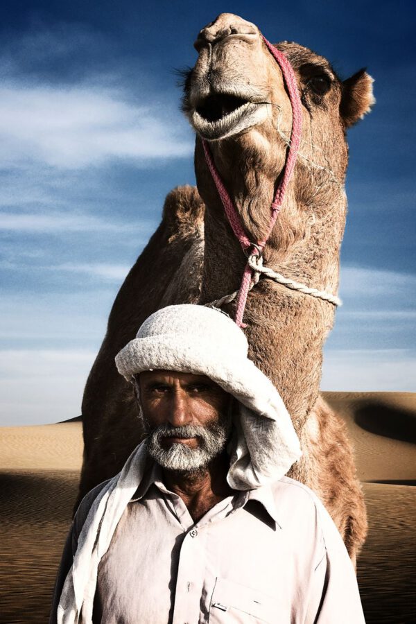 وجهٌ نحتتْه الشمس