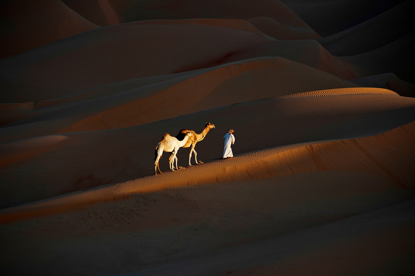عبورٌ في الغسق